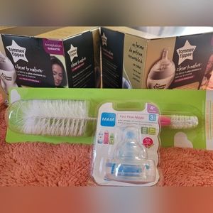 Brand new baby bottles and nippes and bottle cleaner